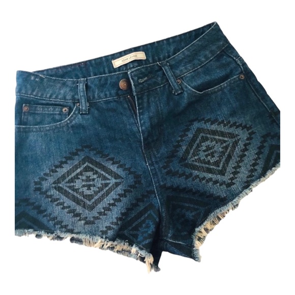 Adam Levine Collection Cutoff Denim Shorts Aztec Design - Picture 2 of 9